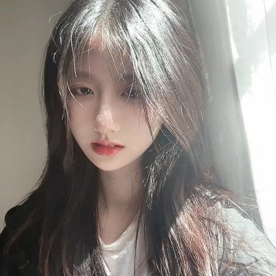 午夜下的刺花海报